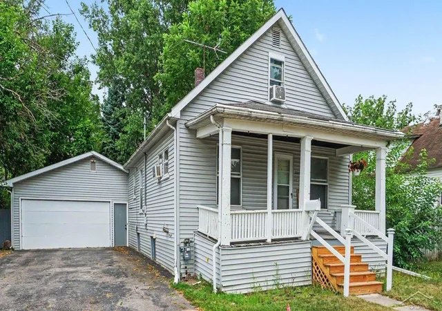 Photo 1 of Single family home for sale at 2018 N Woodbridge St, Saginaw City Saginaw, MI 48602 | MLS# 61050219630 | Listing updated on 2026-08-31
