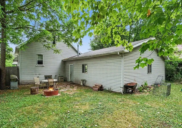 3rd image of 2018 N Woodbridge St, Saginaw City Saginaw, MI 48602 | MLS# 61050219630
