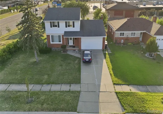 Photo 2 of Single family home for sale at 33011 Crestwell Dr, Sterling Heights City Macomb, MI 48310 | MLS# 20261067737 | Listing updated on 2026-09-13