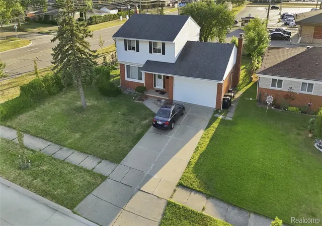 Photo 3 of Single family home for sale at 33011 Crestwell Dr, Sterling Heights City Macomb, MI 48310 | MLS# 20261067737 | Listing updated on 2026-09-13