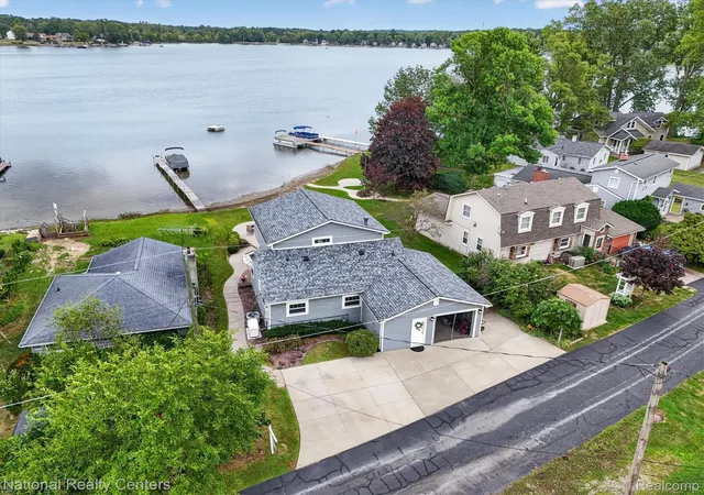Photo 1 of Single family home for sale at 9749 Beverly Dr, Hamburg Township Livingston, MI 48169 | MLS# 20261067740 | Listing updated on 2026-09-08