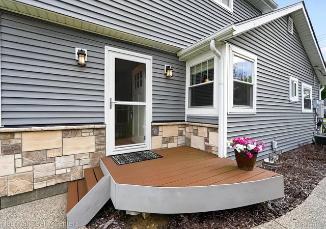 Photo 3 of Single family home for sale at 9749 Beverly Dr, Hamburg Township Livingston, MI 48169 | MLS# 20261067740 | Listing updated on 2026-09-08