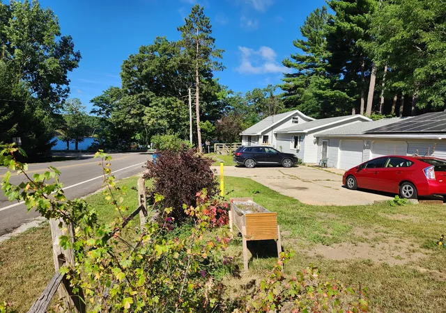3rd image of 347 W Foss Ave, Lincoln Township Newaygo, MI 49349 | MLS# 72026044724