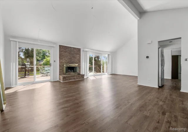 Photo 4 of Single family home for sale at 4337 Ravinewood Dr, Commerce Charter Township Oakland, MI 48382 | MLS# 20261067747 | Listing updated on 2026-09-12