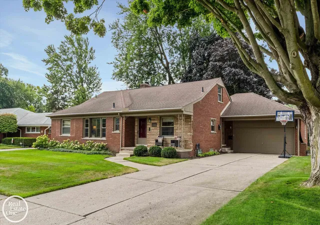 Photo 3 of Single family home for sale at 715 S Renaud Rd, Grosse Pointe Woods City Wayne, MI 48236 | MLS# 58050219637 | Listing updated on 2026-09-09