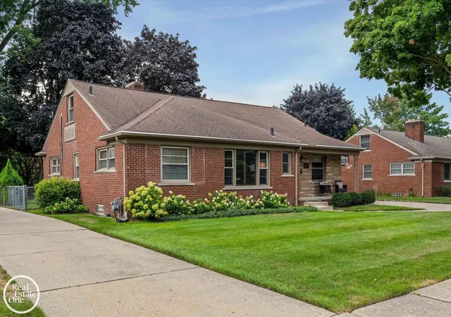 Photo 3 of Single family home for sale at 715 S Renaud Rd, Grosse Pointe Woods City Wayne, MI 48236 | MLS# 58050219637 | Listing updated on 2026-09-09