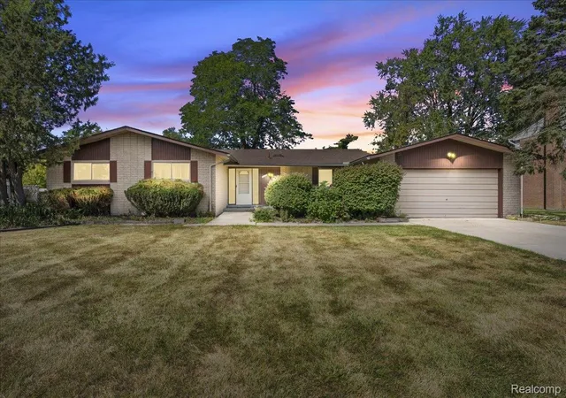 Photo 2 of Single family home for sale at 27957 Tavistock Trl, Southfield City Oakland, MI 48034 | MLS# 20261067755 | Listing updated on 2026-09-12