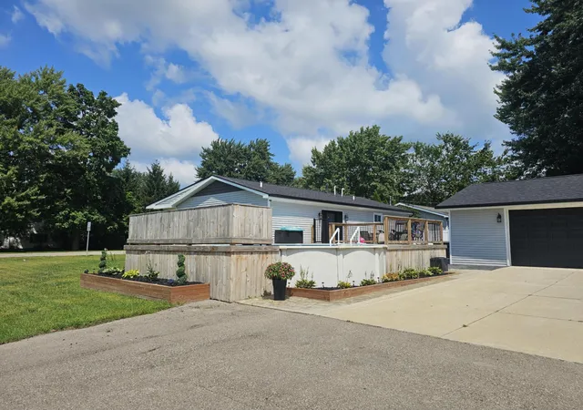 Photo 4 of Single family home for sale at 36761 Willow Rd, Unknown Out Of State, MI 48164 | MLS# 81026044728 | Listing updated on 2026-09-02
