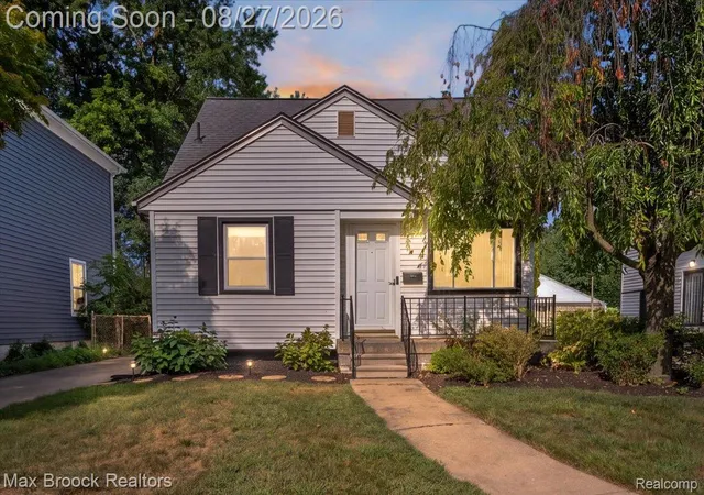 Photo 2 of Single family home for sale at 807 N Vermont Ave, Royal Oak City Oakland, MI 48067 | MLS# 20261067762 | Listing updated on 2026-10-06