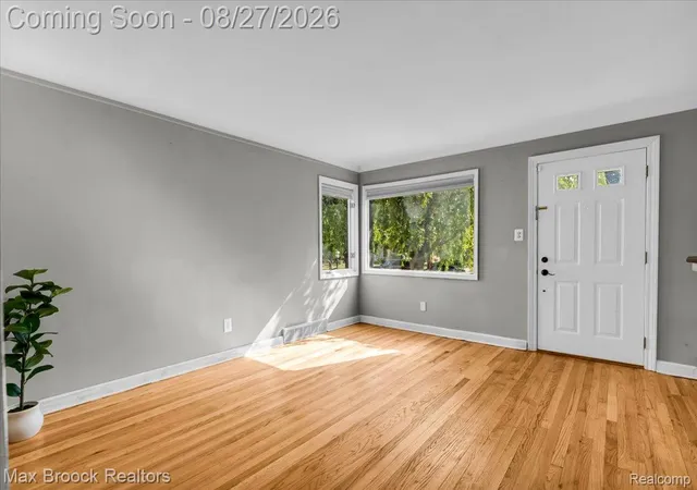 Photo 3 of Single family home for sale at 807 N Vermont Ave, Royal Oak City Oakland, MI 48067 | MLS# 20261067762 | Listing updated on 2026-10-06