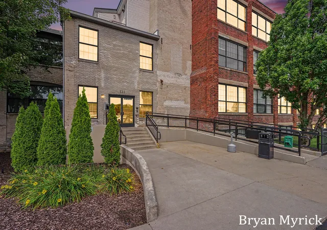 2nd image of 533 Columbia Ave #009, Holland City Ottawa, MI 49423 | MLS# 71026044731