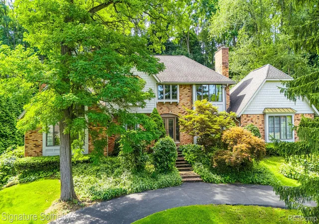 Photo 2 of Single family home for sale at 251 Woodwind Dr, Bloomfield Hills City Oakland, MI 48304 | MLS# 20261067768 | Listing updated on 2026-09-11