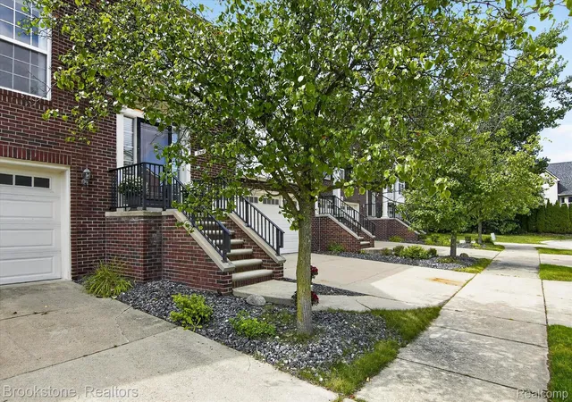 Photo 2 of Condo for sale at 759 Paint Creek Dr, Troy City Oakland, MI 48085 | MLS# 20261067767 | Listing updated on 2026-09-14