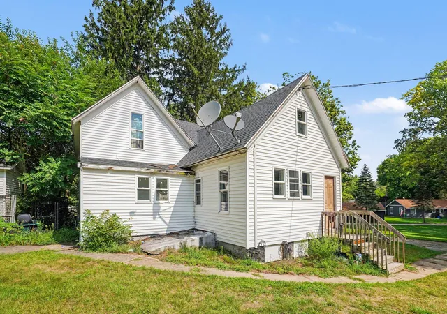 Photo 3 of Single family home for sale at 2379 Dumont Lake Rd, Allegan Township Allegan, MI 49010 | MLS# 65026044738 | Listing updated on 2026-09-02