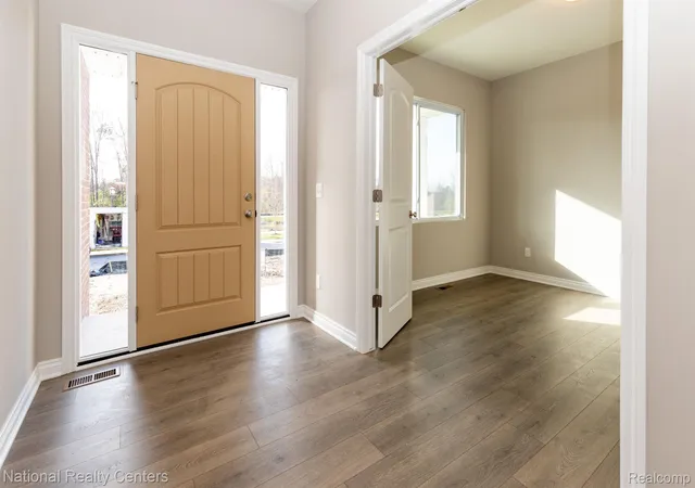 Photo 2 of Single family home for sale at 5583 Morgan Lake Dr, Independence Charter Township Oakland, MI 48348 | MLS# 20261067772 | Listing updated on 2026-10-11