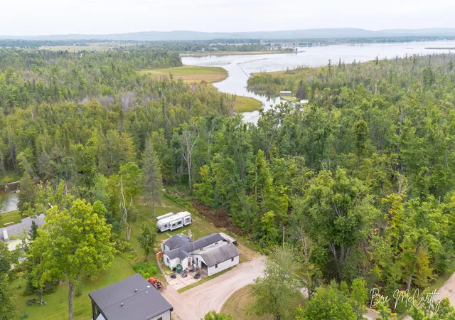 4th image of 7847 Lake St, Alanson Village Emmet, MI 49706 | MLS# 71026044746