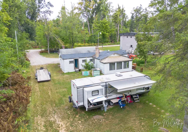 5th image of 7847 Lake St, Alanson Village Emmet, MI 49706 | MLS# 71026044746