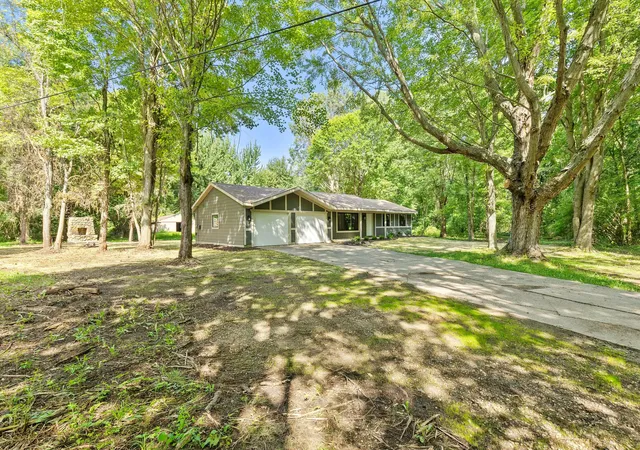 Photo 2 of Single family home for sale at 7761 Hanna Lake Ave Se, Gaines Charter Township Kent, MI 49316 | MLS# 65026044755 | Listing updated on 2026-09-09