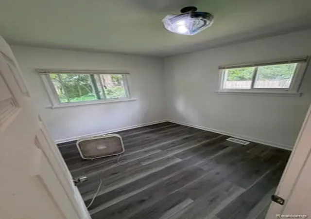 Photo 3 of Single family home for sale at 2409 N Vernon Ave, Flint City Genesee, MI 48506 | MLS# 20261067804 | Listing updated on 2026-09-13
