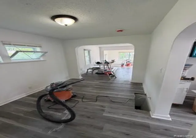 Photo 4 of Single family home for sale at 2409 N Vernon Ave, Flint City Genesee, MI 48506 | MLS# 20261067804 | Listing updated on 2026-09-13