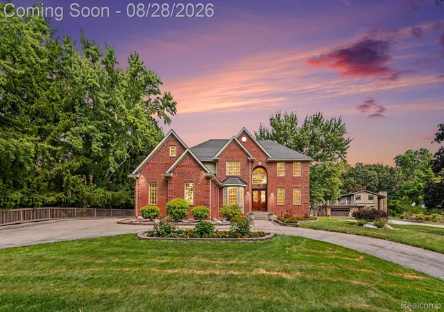 Photo 1 of Sale Pending at 728 Troyvally St, Troy City Oakland, MI 48098 | MLS# 20261067816 | Listing updated on 2026-09-10