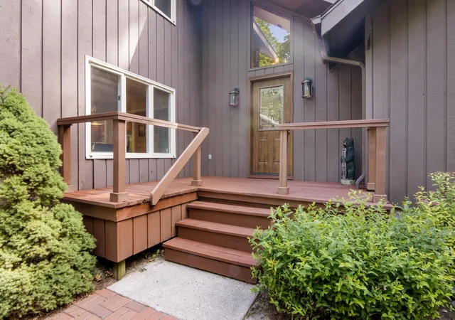 Photo 4 of Single family home for sale at 8676 Fairway Dr, Benzonia Township Benzie, MI 49617 | MLS# 78080072774 | Listing updated on 2026-08-27