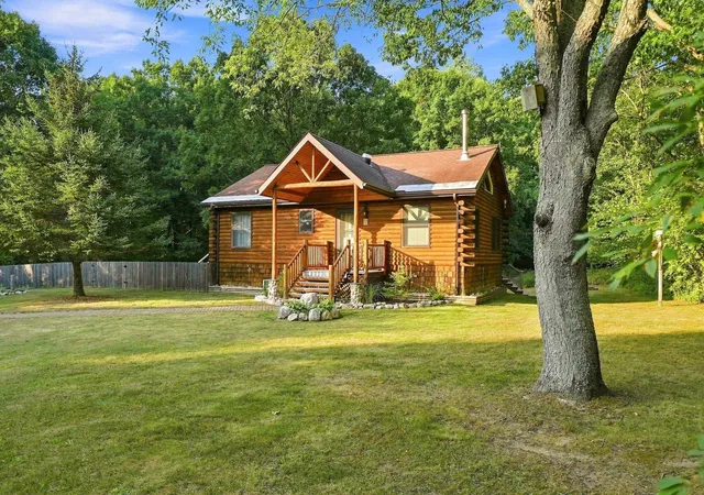 3rd image of 2085 E Mannsiding Rd, Hatton Township Clare, MI 48625 | MLS# 78080072775