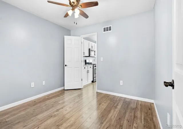 Photo 4 of Single family home for sale at 23212 Huron River Dr, Rockwood City Wayne, MI 48173 | MLS# 20261067827 | Listing updated on 2026-09-17