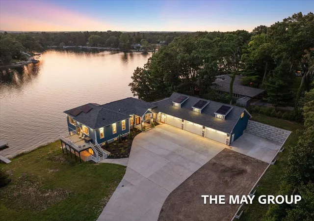 Photo 3 of Mansion for sale at 3443 Manderley Dr Ne, Grand Rapids Charter Township Kent, MI 49525 | MLS# 65026044771 | Listing updated on 2026-08-27
