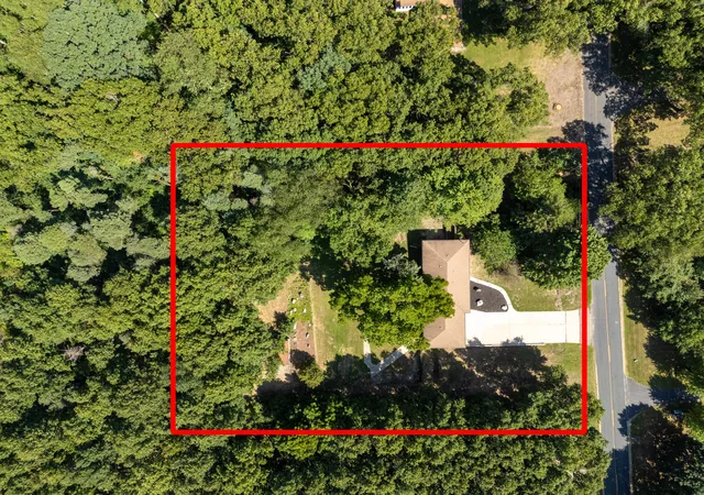 Photo 2 of Single family home for sale at 10696 W L Ave, Oshtemo Charter Township Kalamazoo, MI 49009 | MLS# 66026044776 | Listing updated on 2026-09-18