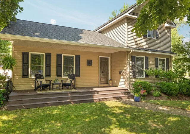 3rd image of 802 Randolph St, Traverse City City Grand Traverse, MI 49684 | MLS# 78080072779