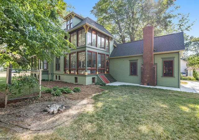 Photo 2 of Single family home for sale at 308 W Shiawassee Ave, Fenton City Genesee, MI 48430 | MLS# 5050219666 | Listing updated on 2026-09-01