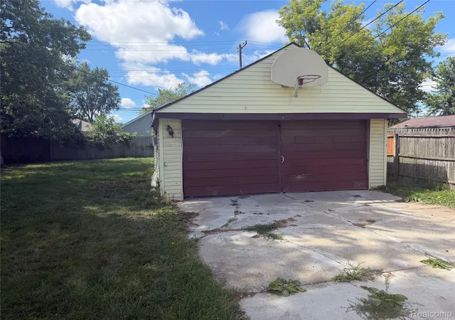 Photo 3 of Single family home for sale at 26721 Lehner St, Roseville City Macomb, MI 48066 | MLS# 20261067872 | Listing updated on 2026-08-26