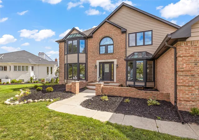 Photo 2 of Single family home for sale at 8828 Grace St, Shelby Charter Township Macomb, MI 48317 | MLS# 20261067875 | Listing updated on 2026-08-27