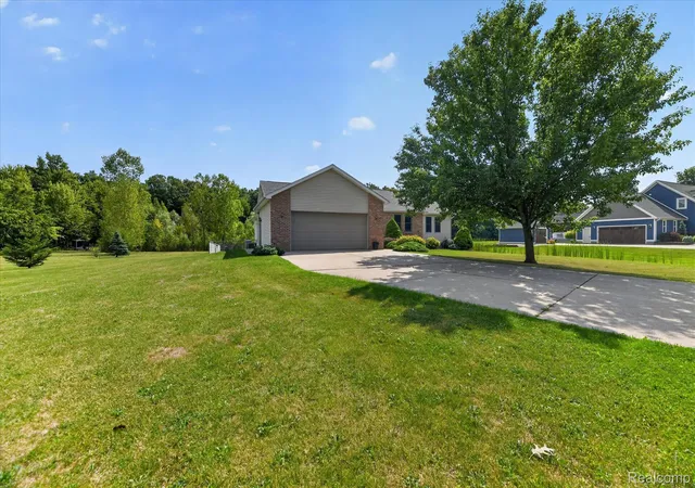 Photo 2 of Single family home for sale at 13144 Grant Cir, Vienna Charter Township Genesee, MI 48420 | MLS# 20261067883 | Listing updated on 2026-09-10