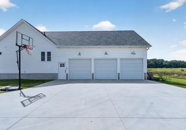 Photo 3 of Single family home for sale at 11174 Easton Rd, Rives Township Jackson, MI 49277 | MLS# 55026044798 | Listing updated on 2026-09-24