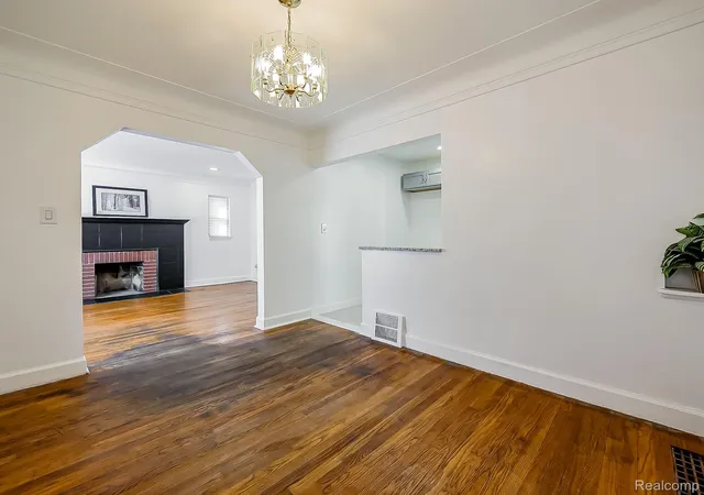 Photo 4 of Single family home for sale at 16861 Cruse St, Detroit City Wayne, MI 48235 | MLS# 20261067886 | Listing updated on 2026-08-31