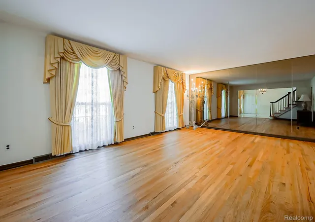 Photo 3 of Single family home for sale at 35973 Old Homestead Dr, Farmington Hills City Oakland, MI 48335 | MLS# 20261067887 | Listing updated on 2026-08-31