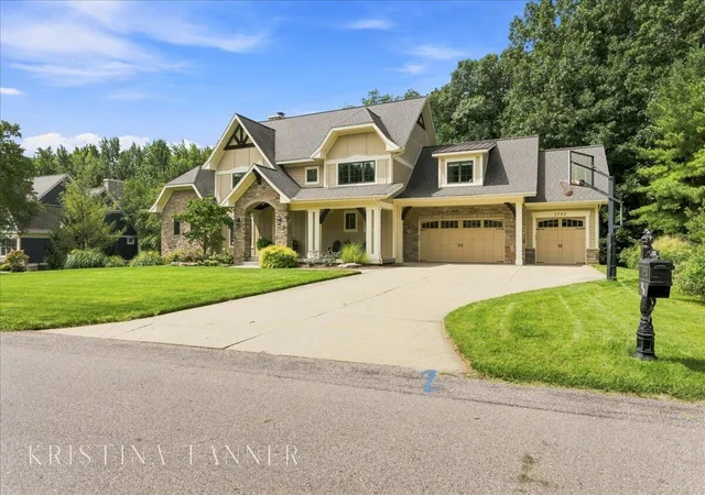 Photo 2 of Mansion for sale at 5782 Manchester Hills Dr Se, Cascade Charter Township Kent, MI 49546 | MLS# 65026044807 | Listing updated on 2026-09-11