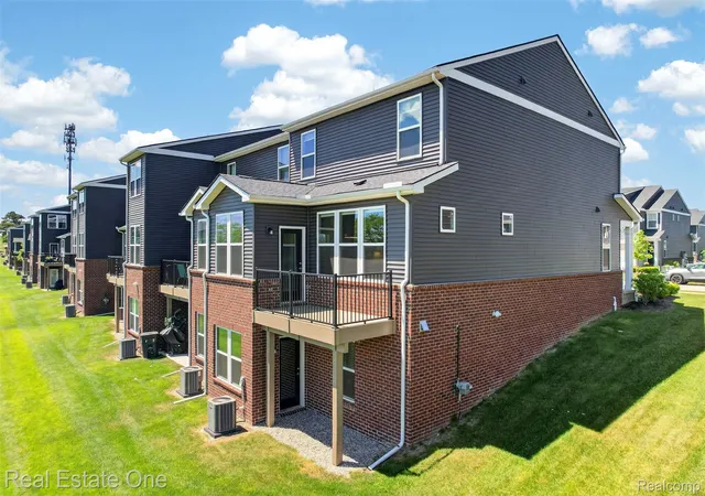 Photo 3 of Condo for sale at 4799 Broomfield Wy, Orion Charter Township Oakland, MI 48359 | MLS# 20261067904 | Listing updated on 2026-09-12
