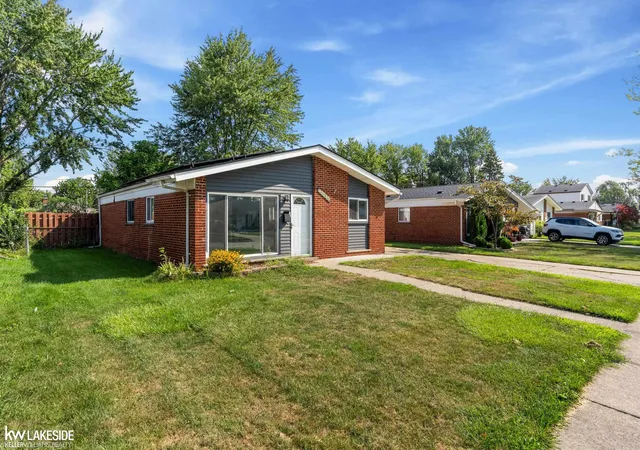 Photo 3 of Single family home for sale at 21537 Parkway St, St Clair Shores City Macomb, MI 48082 | MLS# 58050219679 | Listing updated on 2026-09-09
