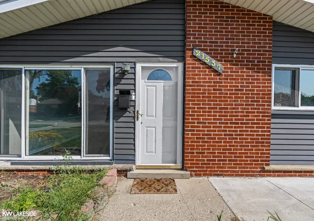Photo 4 of Single family home for sale at 21537 Parkway St, St Clair Shores City Macomb, MI 48082 | MLS# 58050219679 | Listing updated on 2026-09-09