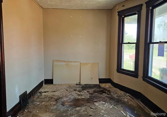 Photo 4 of Multi family home for sale at 3011 Crane St, Detroit City Wayne, MI 48214 | MLS# 20261067916 | Listing updated on 2026-08-27