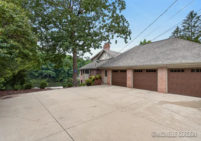 Photo 3 of Mansion for sale at 2465 Cascade Springs Dr Se, Cascade Charter Township Kent, MI 49546 | MLS# 65026044819 | Listing updated on 2026-08-26