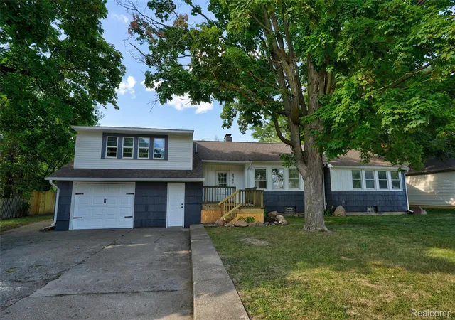 Photo 3 of Single family home for sale at 2357 Southampton Ave, Grand Blanc Charter Township Genesee, MI 48507 | MLS# 20261067929 | Listing updated on 2026-08-26