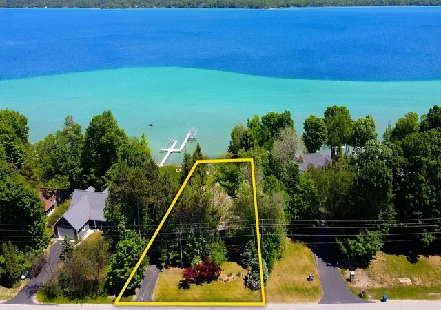 3rd image of 2337 Nw Torch Lake Dr, Torch Lake Township Antrim, MI 49648 | MLS# 78080072787