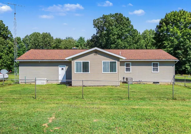 Photo 3 of Single family home for sale at 23275 N Uldriks Dr, Bedford Charter Township Calhoun, MI 49017 | MLS# 66026044840 | Listing updated on 2026-08-27