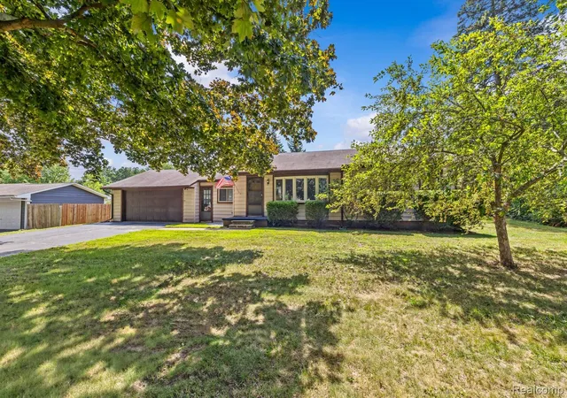 Photo 1 of Sale Pending at 6235 Rowley Blvd, Waterford Charter Township Oakland, MI 48329 | MLS# 20261067960 | Listing updated on 2026-09-12