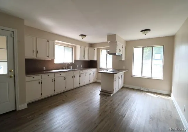 Photo 3 of Single family home for sale at 1609 E Court St, Flint City Genesee, MI 48503 | MLS# 20261067986 | Listing updated on 2026-09-03