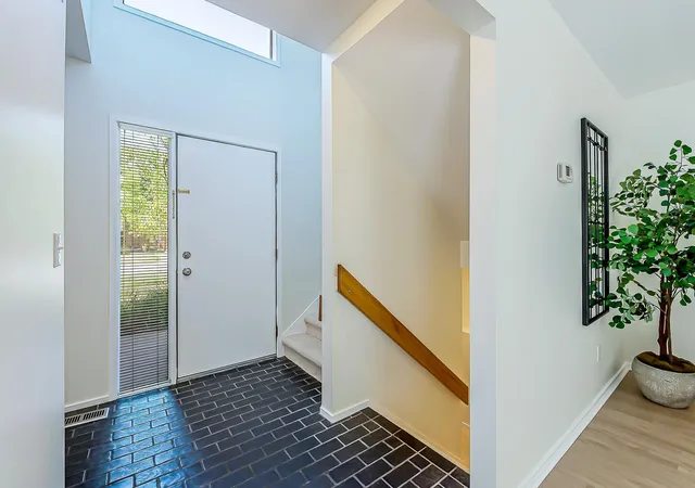 4th image of 1 Westbury Ct, Ann Arbor City Washtenaw, MI 48105 | MLS# 81026044843